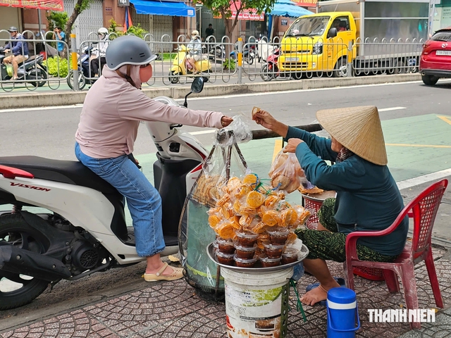 Mâm bánh tráng me và phận đời cô quạnh của cụ bà 69 tuổi - Ảnh 4.