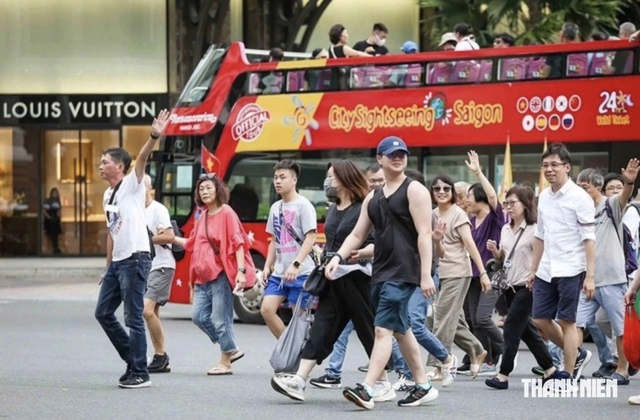 So sánh top 10 thị trường khách quốc tế dẫn đầu Việt Nam và Thái Lan - Ảnh 1.