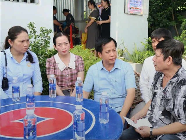 Ghen tu&ocirc;ng, người đ&agrave;n &ocirc;ng ch&eacute;m 3 mẹ con ở C&agrave; Mau: Bắt khẩn cấp nghi phạm   - Ảnh 1.