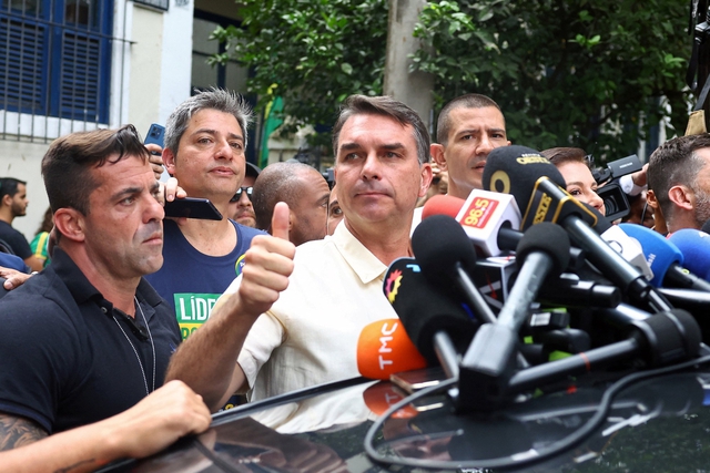 Con trai cựu Tổng thống Bolsonaro gi&agrave;nh ưu thế trong bầu cử Brazil - Ảnh 1.