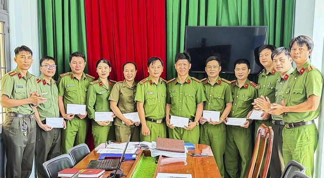 Trộm 9 chỉ vàng 9999 và 2 chiếc nhẫn, nữ nghi phạm bị công an tạm giữ- Ảnh 3.
