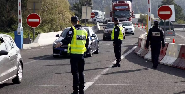 Pháp triệt phá băng cướp trên đường cao tốc - Ảnh 1.