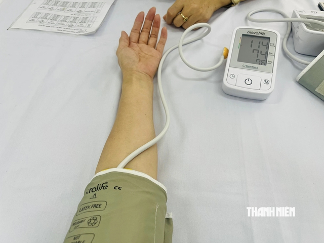 Triệu chứng báo hiệu tăng huyết áp đột ngột, nguy hiểm- Ảnh 1.