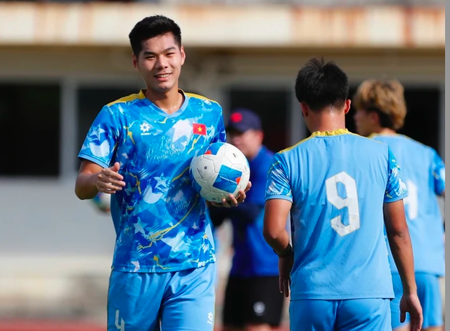 Đoàn Văn Hậu sẽ tái xuất đội tuyển Việt Nam, ông Kim còn gọi thêm ai nữa?- Ảnh 3.