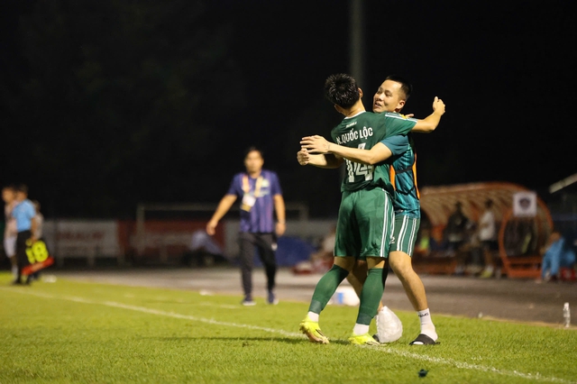 Công Phượng ghi bàn giúp TP.Đồng Nai FC thắng ngược nghẹt thở, CLB CAND và SLNA cũng đi tiếp- Ảnh 2.
