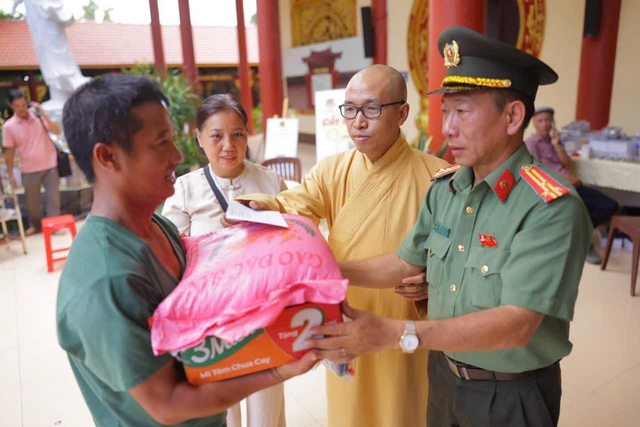 Thượng tọa gieo thiện duyên nơi cửa thiền - Ảnh 1.