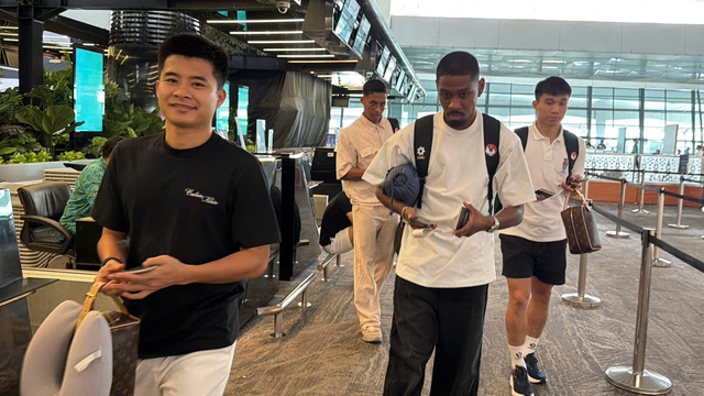 Đình Bắc, Adou Minh, Quang Vinh tạm biệt đội tuyển Việt Nam tại Indonesia: Tất bật sang Singapore đấu Shopee Cup- Ảnh 1.