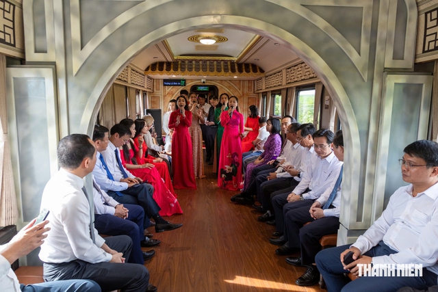 Đoàn tàu di sản Phong Nha - Cố đô Huế ra sao sau 39 ngày vận hành?- Ảnh 2.