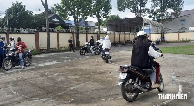 Đề thi bằng lái xe sắp tăng câu hỏi, nhiều người trẻ 'chạy nước rút' đi thi - Ảnh 2.