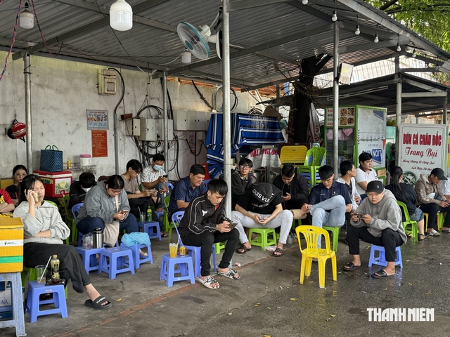 Đề thi bằng lái xe sắp tăng câu hỏi, nhiều người trẻ 'chạy nước rút' đi thi - Ảnh 3.