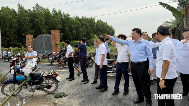 Nước lũ dồn về trong đêm, đường nhiều khu vực ở phường Tân Khánh, TP.HCM ngập nặng - Ảnh 5.