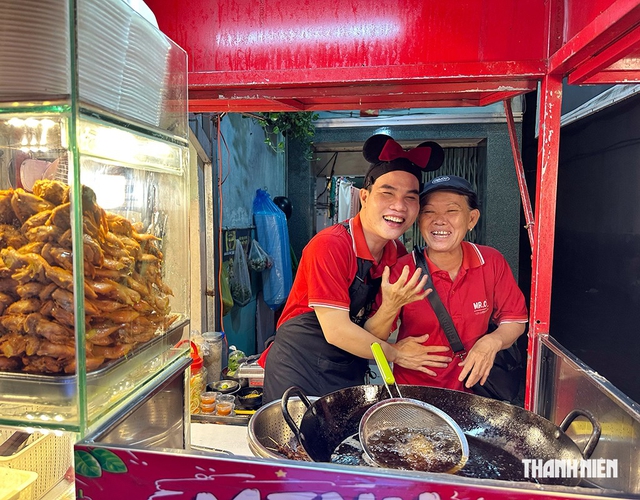 Lan tỏa trên mạng xã hội: Bữa ăn mừng đặc biệt của hai mẹ con - Ảnh 4.
