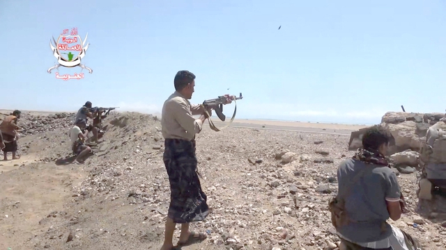 Houthi bị đẩy lùi tại Yemen, Iran nói đàm phán với Mỹ là "vô nghĩa" - Ảnh 1.