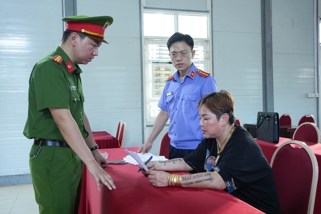 TikToker 'Thảo Ràn Ri' cho vay nặng lãi, thu lợi bất chính gần nửa tỉ đồng- Ảnh 1.