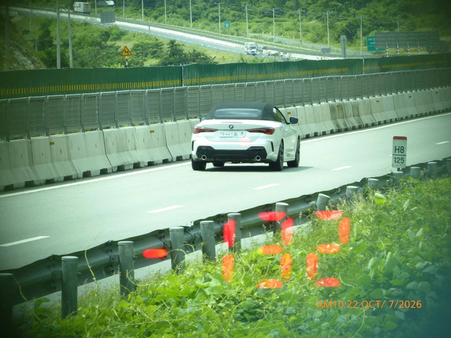 CSGT bắn tốc độ trên cao tốc: BMW phóng tới 132 km/giờ, hàng trăm xe vi phạm - Ảnh 1.