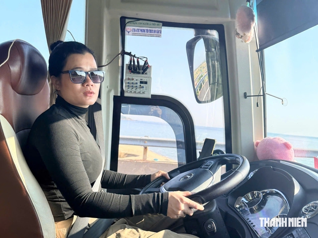 Nữ tài xế Kim Chi 15 năm lái xe khách: 'Trông tôi già hơn tuổi phải không?'- Ảnh 1.