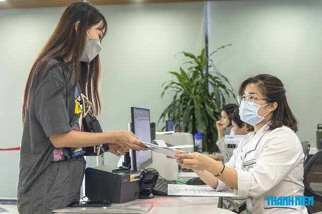 Sẽ quy định cụ thể về thời hạn giấy chuyển bảo hiểm y tế - Ảnh 1.