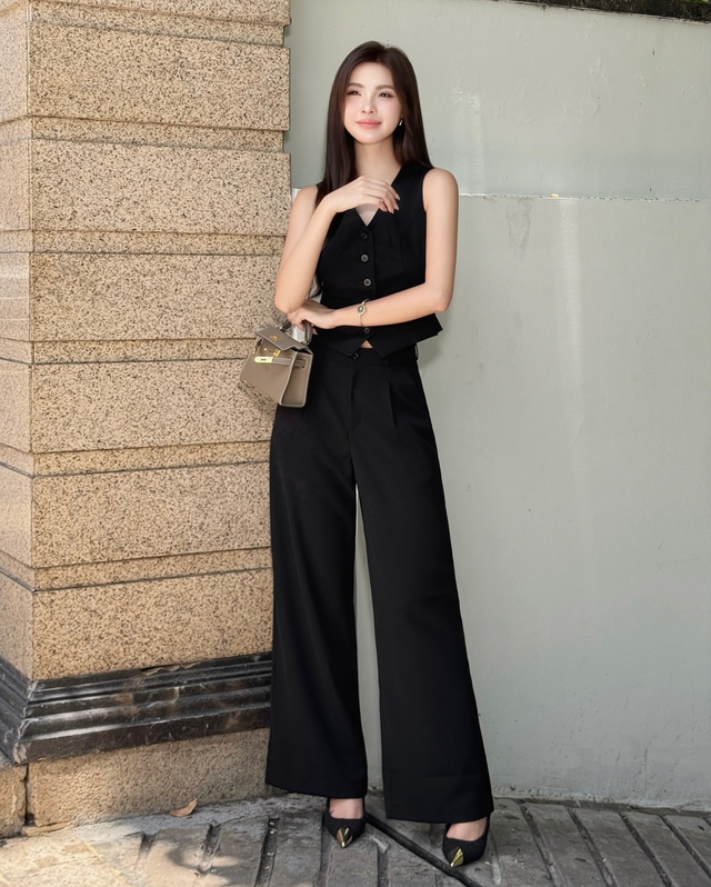 Diện cả cây đen quyền lực mà không hề nhàm chán - Ảnh 7.