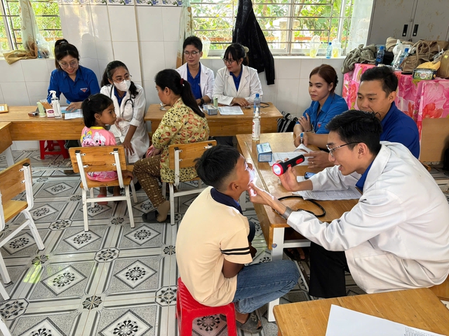 H&agrave;nh tr&igrave;nh thiện nguyện của những thầy thuốc trẻ- Ảnh 3.