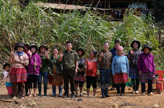 Ch&agrave;ng trai người M&ocirc;ng được ba mẹ cho 1ha tạo sinh kế hỗ b&agrave; con bản l&agrave;ng - Ảnh 2.