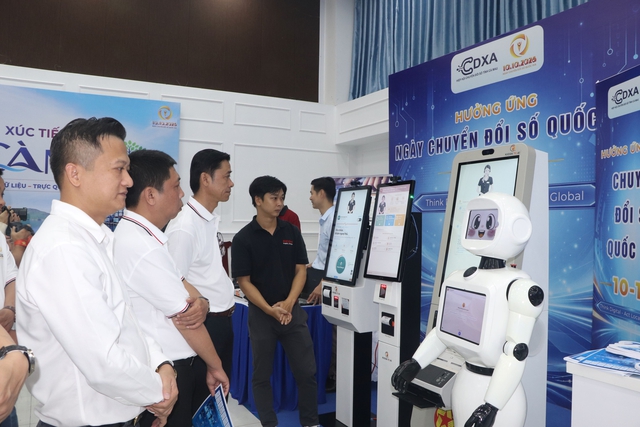 Cà Mau yêu cầu mỗi người có ít nhất một kỹ năng số phục vụ cuộc sống - Ảnh 4.