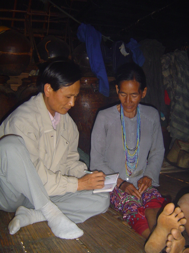 Người thầy cõng chữ về xuôi - Ảnh 1.