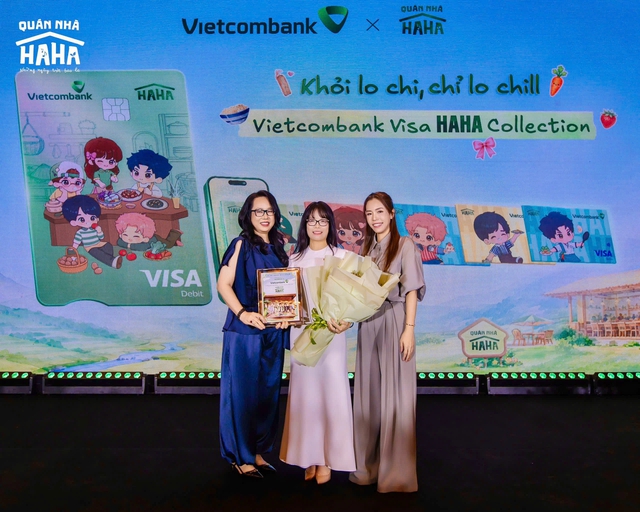 Vietcombank đồng đầu tư Quán Nhà Haha, đưa dàn nghệ sĩ lên thiết kế thẻ độc quyền - Ảnh 1.