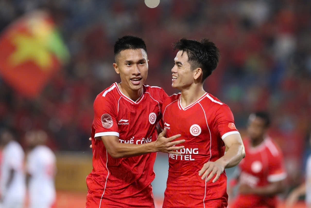 Bảng xếp hạng V-League mới nhất: Hà Tĩnh bất ngờ vươn lên tốp 4, Thể Công Viettel chìm rất sâu- Ảnh 2.