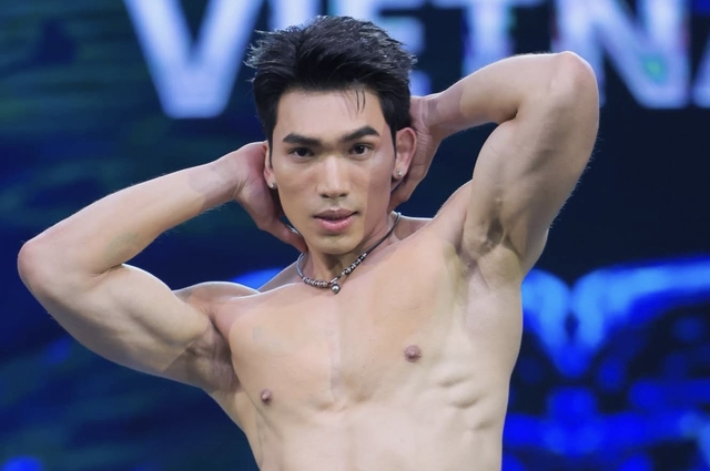 Chàng trai Việt cao 1,85m khoe body săn chắc, gặp sự cố tại Nam vương Toàn cầu - Ảnh 1.