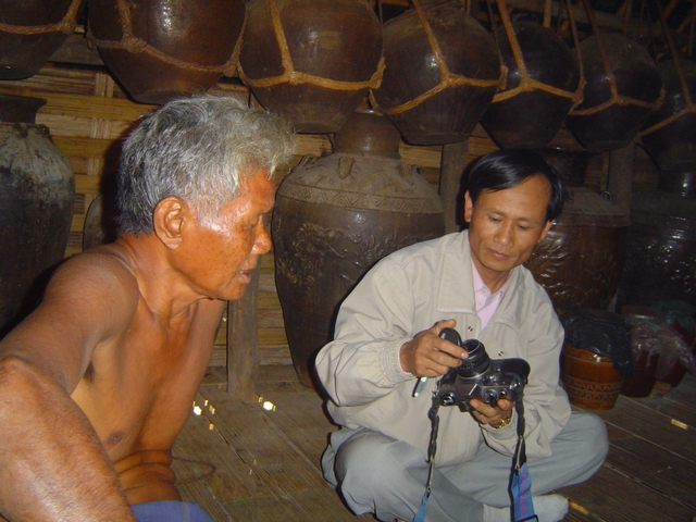 Người thầy cõng chữ về xuôi - Ảnh 2.