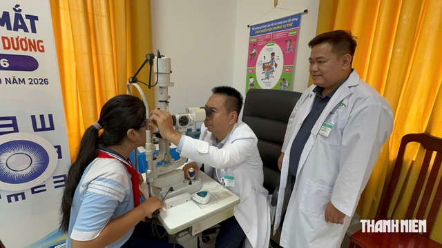 Bệnh viện Mắt Bà Rịa - Vũng Tàu sàng lọc mắt cho 5.000 học sinh - Ảnh 1.