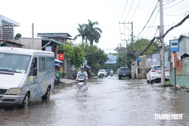 Nước ngập phòng trọ lúc rạng sáng, người đàn ông ở TP.HCM bị điện giật tử vong - Ảnh 1.