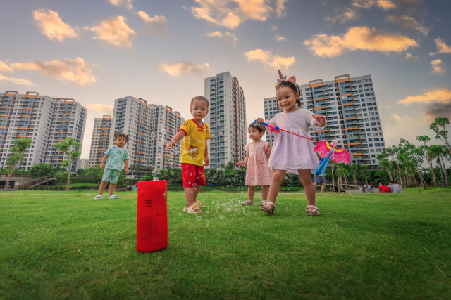 Diện mạo của một khu đô thị hạnh phúc nhìn từ nụ cười trẻ thơ - Ảnh 1.