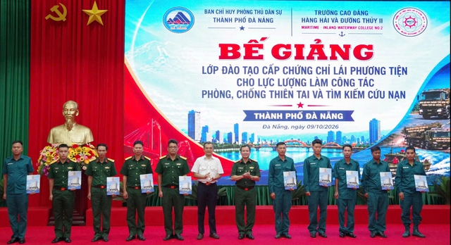 Đà Nẵng có gần 300 tay lái sẵn sàng cứu hộ mùa mưa lũ- Ảnh 1.