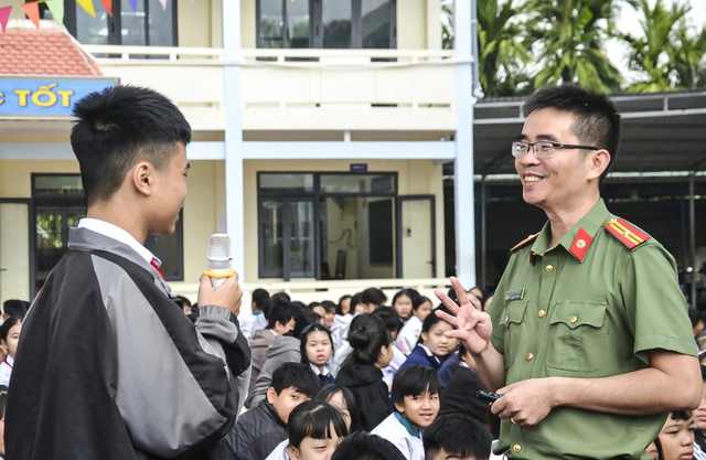 Chiến dịch 'Không một mình': Lá chắn bảo vệ trẻ em trên không gian mạng- Ảnh 1.