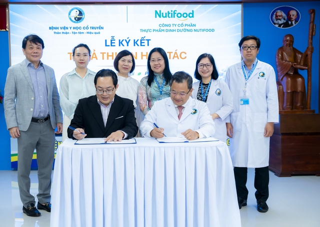 Nutifood ký kết hợp tác với Bệnh viện Y học cổ truyền TP.HCM - Ảnh 1.