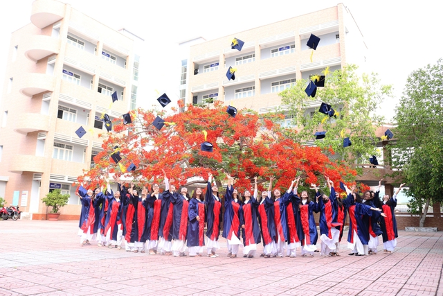Phương án sắp xếp nhân sự, cấp bằng tốt nghiệp Trường ĐH Sài Gòn sau sáp nhập - Ảnh 2.