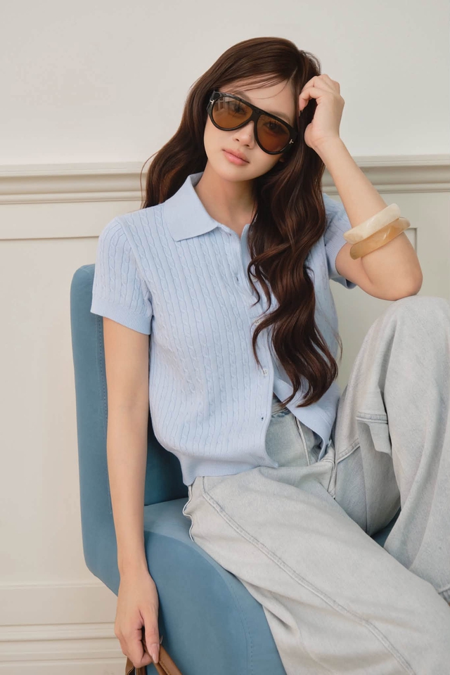 Phối đồ thu 2026 sành điệu nhưng thoải mái với áo polo dệt kim- Ảnh 8.