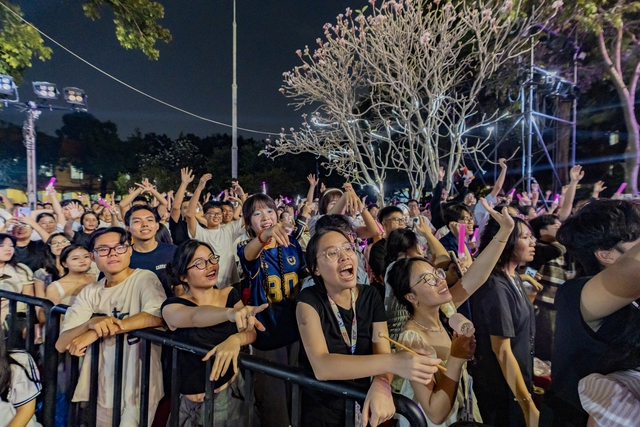 Một đêm – đủ mặt thần tượng: Tuổi Hồng Minh Khai 30 khiến gen Z mê mệt - Ảnh 3.