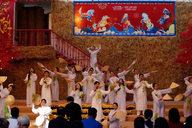 TP.HCM khai mạc Lễ hội Tết Việt B&iacute;nh Ngọ- Ảnh 2.