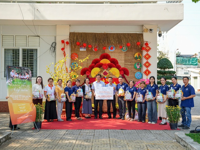 Sinh nhật chỉ nhận tiếng cười v&agrave; những c&aacute;i &ocirc;m- Ảnh 9.