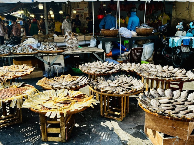 Người Sài Gòn chen chân ở Chợ Lớn sắm tết- Ảnh 5. Người Sài Gòn chen chân ở Chợ Lớn sắm tết- Ảnh 5.