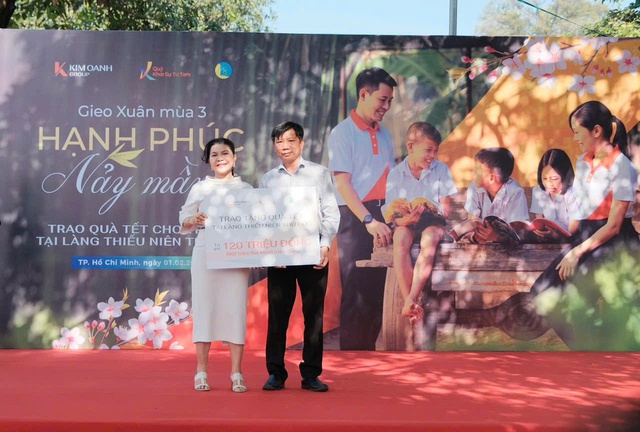 Sinh nhật chỉ nhận tiếng cười v&agrave; những c&aacute;i &ocirc;m- Ảnh 7.