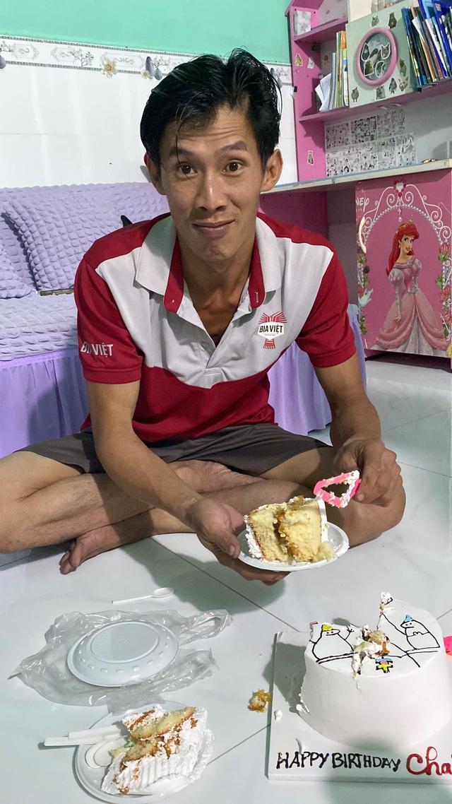 Tiệc sinh nhật đầu tiên của người cha - Ảnh 1.