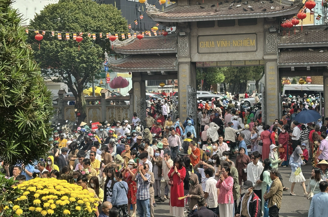 Lịch &acirc;m h&ocirc;m nay 2.2: Rằm th&aacute;ng chạp cuối c&ugrave;ng năm Ất Tỵ c&oacute; g&igrave; đặc biệt? - Ảnh 1.