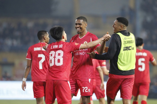 CLB CAHN thắng ho&agrave;n hảo d&ugrave; vắng HLV Polking, Ninh B&igrave;nh thua ngược đau đớn: Cuộc đua v&ocirc; địch cực n&oacute;ng - Ảnh 5.