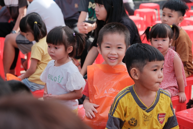 Sinh nhật chỉ nhận tiếng cười v&agrave; những c&aacute;i &ocirc;m- Ảnh 6.