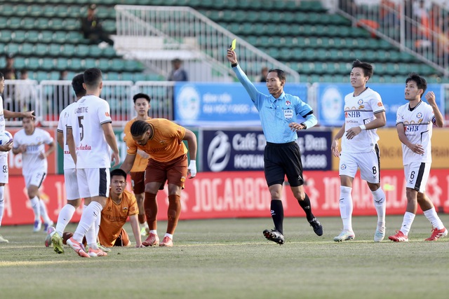 HAGL đánh bại Đà Nẵng nhờ bàn thắng nghẹt thở: Quế Ngọc Hải, Đỗ Phi Long ra mắt quá buồn!- Ảnh 2. HAGL đánh bại Đà Nẵng nhờ bàn thắng nghẹt thở: Quế Ngọc Hải, Đỗ Phi Long ra mắt quá buồn!- Ảnh 2.