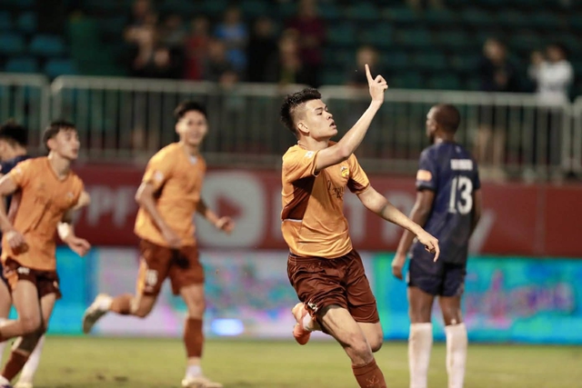 HAGL săn v&eacute; trụ hạng bằng&hellip; hai &lsquo;t&ograve;a th&aacute;p&rsquo;, V-League sẽ buồn nếu vắng mặt nh&acirc;n vật n&agrave;y
- Ảnh 2.