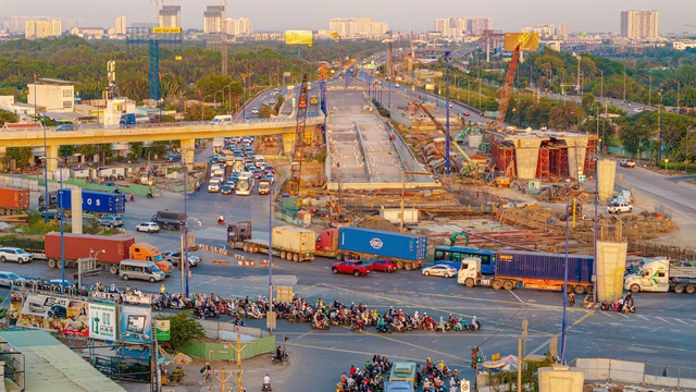 Từ TP.HCM về qu&ecirc; ăn tết 2026: CSGT C&aacute;t L&aacute;i chỉ c&aacute;ch tr&aacute;nh kẹt xe - Ảnh 1.